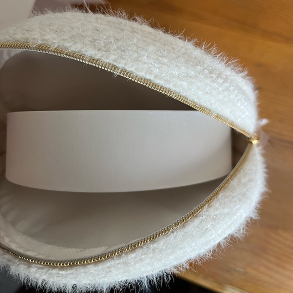 Chanel Comestics Pouch - Limited Christmas Edition - Picture 4 of 4